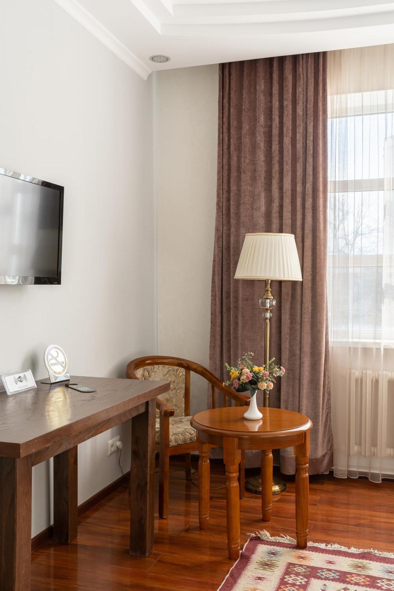 Soluxe Hotel Biskek Kültér fotó