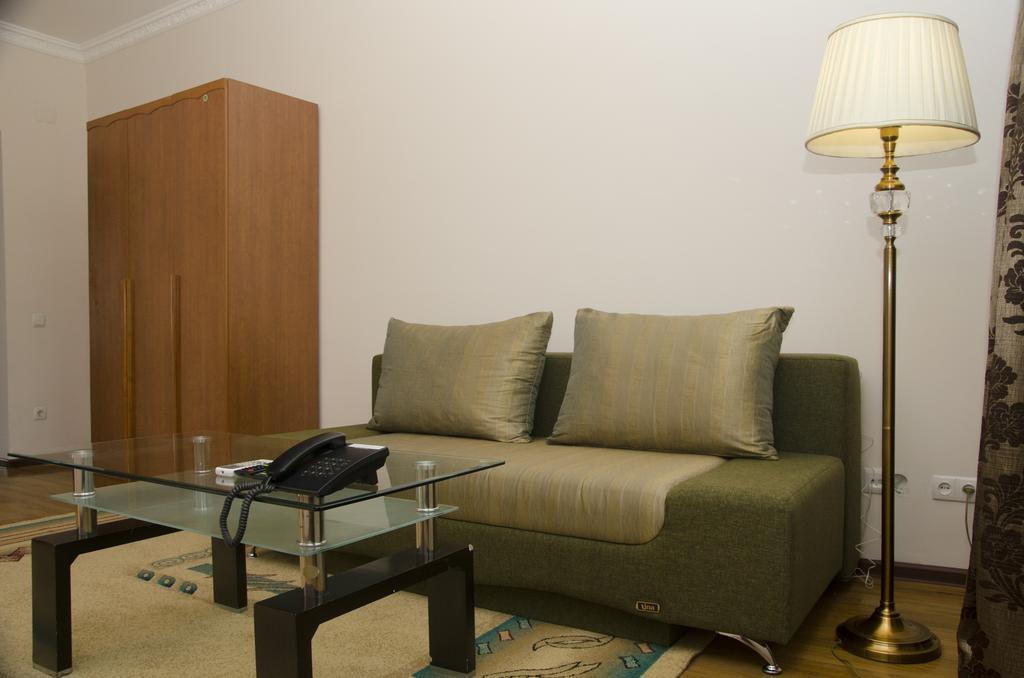 Soluxe Hotel Biskek Kültér fotó