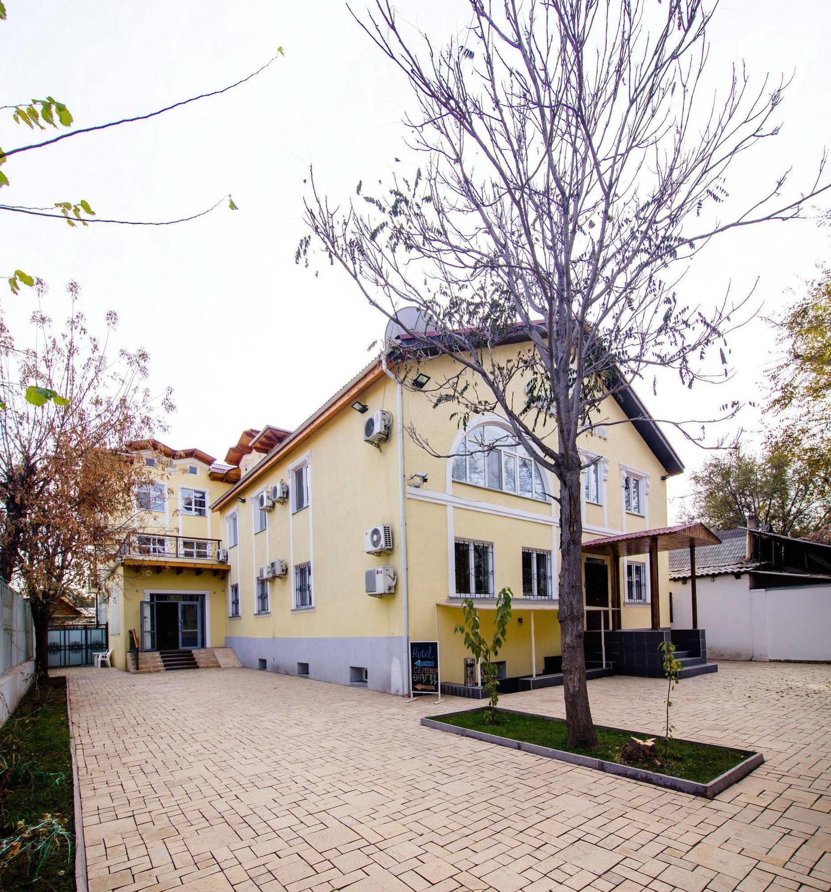 Soluxe Hotel Biskek Kültér fotó